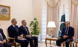 Dışişleri Bakanı Fidan Pakistan Başbakanı Şerif ile görüştü