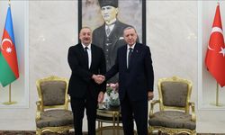 Cumhurbaşkanı Erdoğan, Azerbaycan Cumhurbaşkanı Aliyev'i havalimanında karşıladı