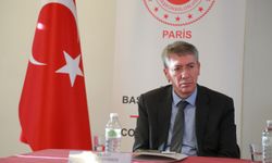 Bakan Işıkhan Paris'te Türk vatandaşlarıyla bir araya geldi