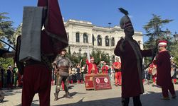 Mehteran Birliğinin Yıldız Sarayı'ndaki gösterisi ilgi gördü