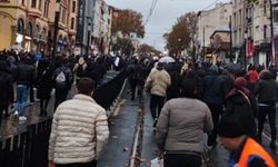 İstanbul'da tramvay arızalanınca yolcular raylarda yürümek zorunda kaldı