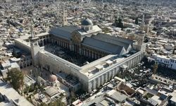 Suriye’de Baas rejiminin devrilmesinin ardından Emevi Camii’nde ilk cuma namazı