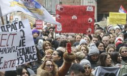 Sırbistan'da greve giden öğretmenler çalışma şartlarını protesto etti