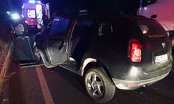 Balıkesir'de otomobilin traktöre çarptığı kazada 1 kişi öldü, 2 kişi yaralandı