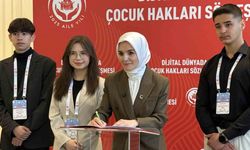 Aile ve Sosyal Hizmetler Bakanı Göktaş, "Dijital Dünyada Çocuk Hakları Sözleşmesi"nin ilk imzasını attı