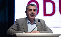 Bakan Tekin, İstanbul'da kitap okuma yarışmasının ödül törenine katıldı:
