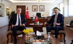 Enerji Bakanı Bayraktar, BOTAŞ'a ait FSRU'nun ilk kez yurt dışında görev yapacağını bildirdi: