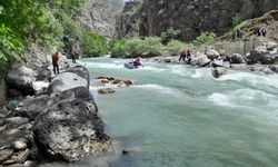 Hakkari'de dereye düşerek kaybolan genci arama çalışmaları devam ediyor