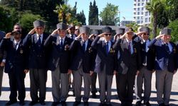 Hava şehitleri, Edirnekapı Şehitliği'nde anıldı