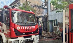 Kocaeli'de yangına müdahale eden 2 itfaiyeci evin bir bölümünün çökmesiyle yaralandı