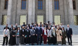 TBMM Başkanı Kurtulmuş, Maarif Mezunları Diplomasi Kampı'na katılan öğrencilerle bir araya geldi