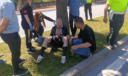 Bisiklet yoluna park eden otomobile bisiklet çarptı, Norveçli turist yaralandı