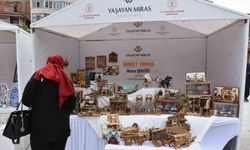 Emekli memur, hoşuna giden her objenin minyatürünü yapıyor