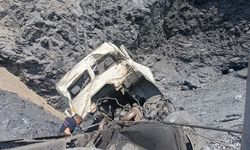 Kütahya’da uçuruma yuvarlanan hafriyat kamyonunun sürücü hayatını kaybetti