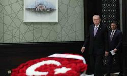 MHP Lideri Bahçeli’den Kabine’ye Türk bayraklı çiçek