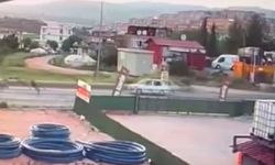 Motosiklet savruldu, sürücü ağır yaralandı: O anlar kamerada