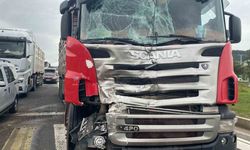 Tır ile kamyonet çarpıştı: 1 yaralı