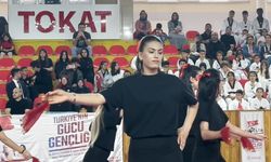 Tokat’ta geleneksel ellik halayı modern step ile yeni boyut kazandı
