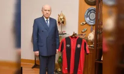 MHP Lideri Devlet Bahçeli, Fatih Karagümrük Spor Kulübünü Tebrik Etti
