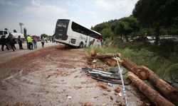 Çanakkale'de yolcu otobüsü, kamyon ve otomobil çarpıştı, 5 kişi öldü, 11 kişi yaralandı