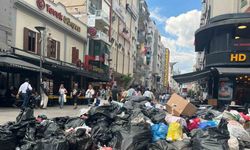 İzmir Büyükşehir Belediyesi’ndeki grev nedeniyle çöpler sokaklara taştı