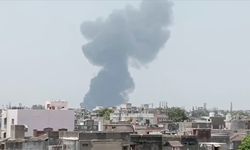 Hindistan'ın Gucerat eyaletinde 244 kişiyi taşıyan yolcu uçağı düştü