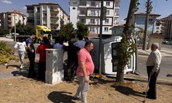 Aksaray'da otomobille çarpışan servis minibüsündeki 8 öğrenci yaralandı