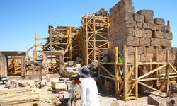 Diyarbakır'da 3 bin yıllık Zerzevan Kalesi'nin restorasyonuna başlandı