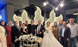 Liseli sınıf arkadaşları 34 yıl sonra karşılaştı, görüşme düğünle sonuçlandı