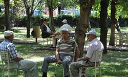 Sıcak havalarda susuzluk hissi olmasa bile her gün en az 2-2,5 litre sıvı tüketilmeli