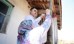Bakan Kurum, Sındırgı'da depremde hasar gören köyleri ziyaret etti:
