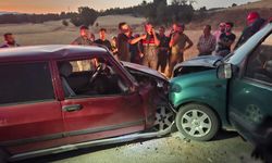 Kütahya'da otomobil ile hafif ticari araç çarpıştı, 2 kişi öldü