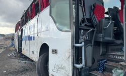 Kuzey Marmara Otoyolu'nda yolcu otobüsü bariyerlere çarptı, 4 kişi öldü, 26 kişi yaralandı