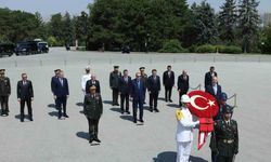 Cumhurbaşkanı Erdoğan başkanlığındaki YAŞ üyeleri Anıtkabir’i ziyaret etti
