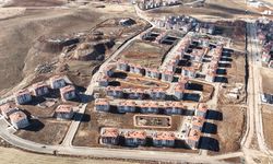 Bakan Kurum'dan deprem bölgesinde yapımı tamamlanan 300 bininci konuta ilişkin paylaşım: