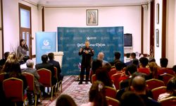 Türkiye'nin ilk astronotu Alper Gezeravcı, Bakü'de gençlerle buluştu