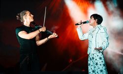 Şarkıcı Aydilge, Antalya Kültür Yolu Festivali'nde konser verdi