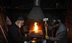 63 yaşındaki Halit Pınar yarım asırlık demircilik geleneğini yaşatıyor