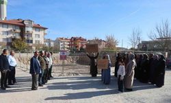 Kesilen doğal gaz borusu patlaması sonrası yıkılan apartmanın sakinleri yeni evlerine kavuşacakları günü bekliyor