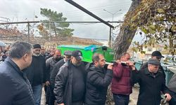 Çanakkale'de iki otomobilin çarpıştığı kazada ölenlerden 2'sinin cenazesi toprağa verildi