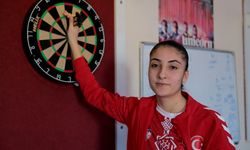 Hayali okçu olmaktı 15 yaşında dartta dünya şampiyonluğuna ulaştı