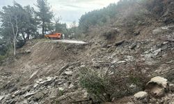 Kastamonu sahil yolu heyelan nedeniyle ulaşıma kapandı