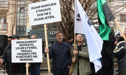 Kosova'da enerji kurumu çalışanları maaş artışı talebiyle gösteri yaptı