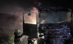 Hatay’da alevlere teslim olan tır kullanılamaz hale geldi