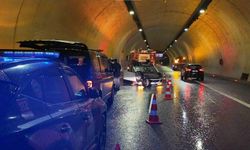 Sağanak yağış kazayı beraberinde getirdi: Tünel’de takla attı