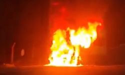 Seyir halindeki işçi servisi alev topuna döndü