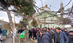 Ters yönde gelen aracın çarpmasıyla hayatını kaybeden 2 kişi son yolculuğuna uğurlandı