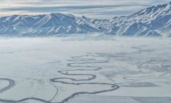 Yüksekova’nın kar altındaki menderesleri hayran bırakıyor