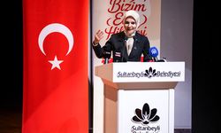 Bakan Göktaş, 'Bizim Evin Hikayesi' tiyatro oyununun gala gösterimine katıldı: