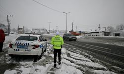 Bolu Dağı'nın Ankara istikameti kar nedeniyle ağır tonajlı araçların geçişine kapatıldı